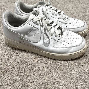 White Nike Air Force 1